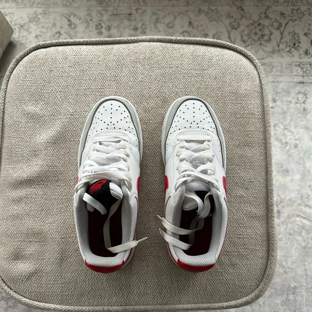 Nike Woman’s Court Vision Low Sneakers - Picture 1 of 4